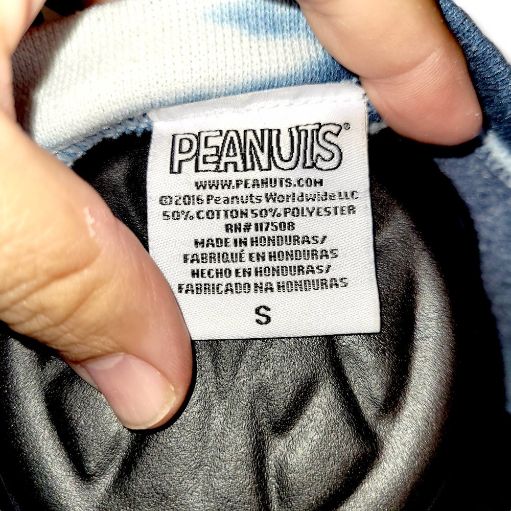 Peanuts Snoopy Sweater - Picture 5 of 5